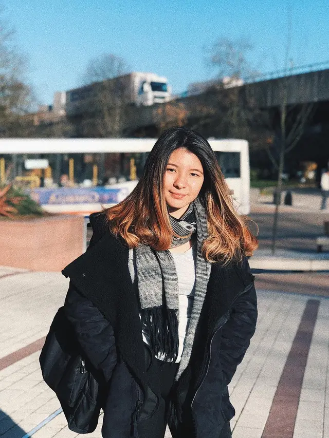 [Bintang] Nggak Menggigil Waktu Hujan, Intip 5 Gaya Kece Ala Shaloom Razade