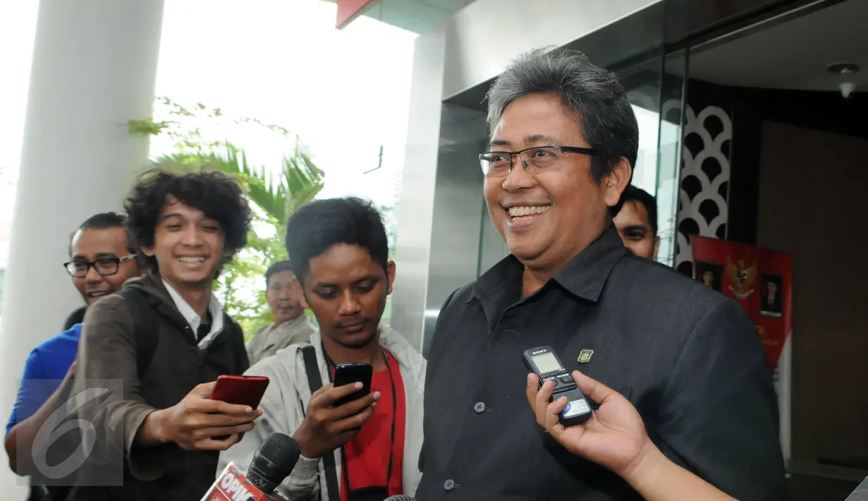 Jampidsus Arminsyah saat memberi keterangan terkait agenda pemanggilan mantan Ketua DPR Setya Novanto di Kejaksaan Agung, Jakarta, Rabu (13/1). Arminsyah mengatakan, Setya Novanto saksi kunci dalam skandal papa minta saham ini. (Liputan6.com/Helmi Afandi)