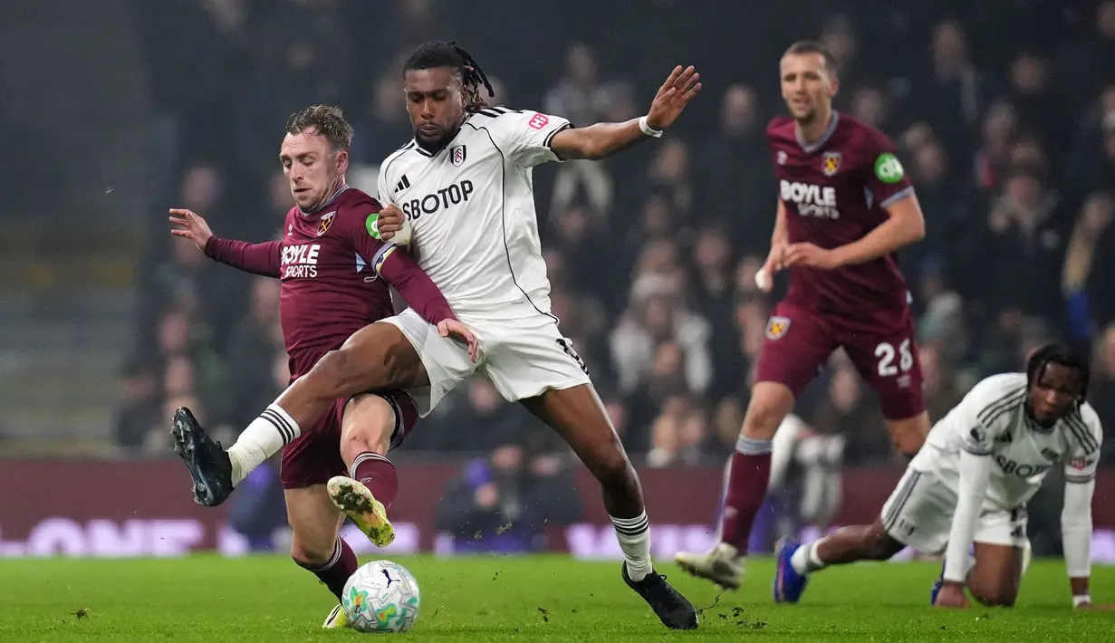 Pada laga tersebut tuan rumah tampil menguasai pertandingan. Hal itu terlihat dari statistik bahwa penguasaan bola Fulham 60% dibanding 40%. (AP Photo/PA/John Walton)
