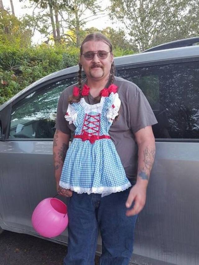 Kocak, 10 Potret Ayah Rela Berdandan Konyol Demi Anaknya