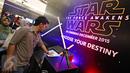 Pengunjung mencoba salah satu game di wahana dunia petualangan intergalaksi 'Star Wars: The Force Awekens', Jakarta, (7/12). Ini diadakan menyambut film terbaru Star Wars serta mengisi Hari Natal dan Tahun Baru. (Liputan6.com/Immanuel Antonius)