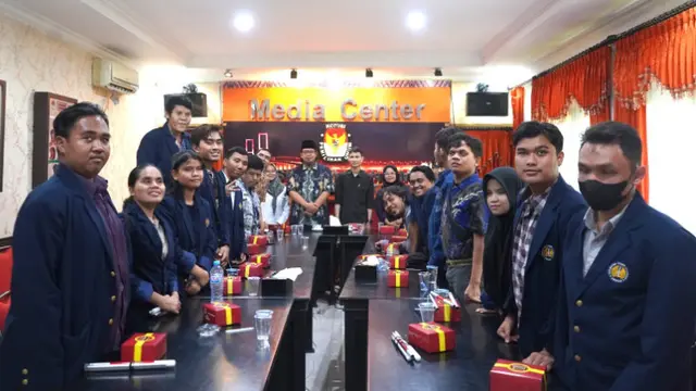 Ciptakan Pemilu 2024 Ramah Disabilitas, KPU Jatim Terima Mahasiswa Difabel dalam Program Magang