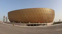 Stadion Lusail Iconic merupakan venue Piala Dunia 2022 Qatar dengan kapasitas terbesar yaitu 80.000 penonton. Stadion yang pembangunannya dimulai pada 11 April 2017 dan selesai April 2021 ini akan menjadi tempat pembukaan dan final Piala Dunia 2022 Qatar. (AFP/Karim Jaafar)