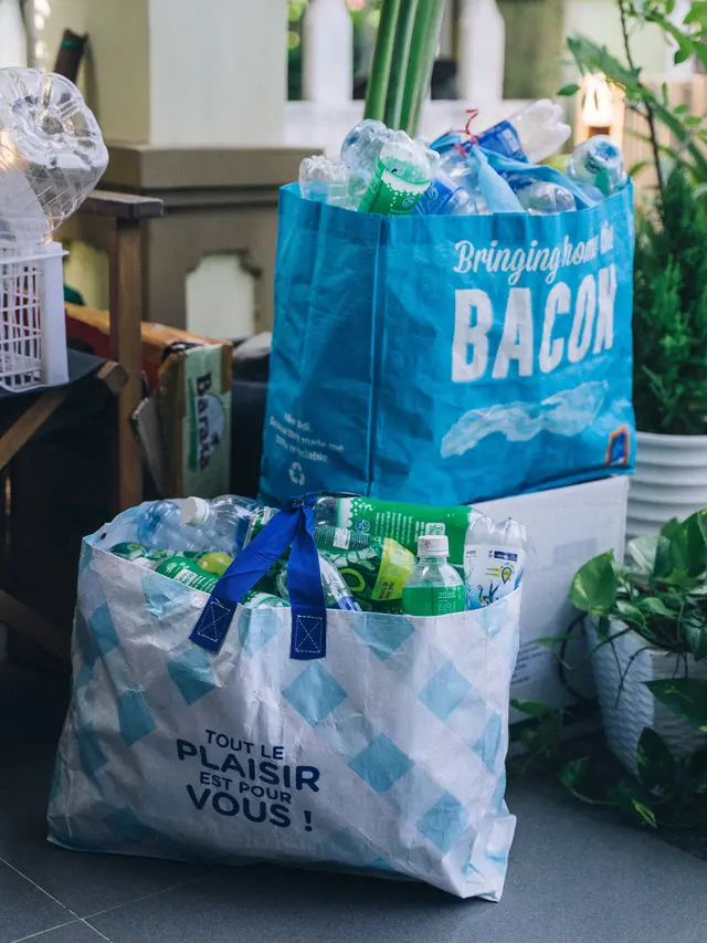 Contoh ilustrasi west bank atau tempat pengumpul sampah yang bisa ditukarkan dengan uang asli