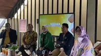 Direktur Eksekutif Parameter Politik Indonesia, Adi Prayitno (kanan) menilai, strategi KIB dengan terlebih dulu membuat koalisi dengan partai tanpa sosok calon presiden diibaratkan pemain tanpa bola (Liputn6.com/Muhammad Radityo Priyasmoro)