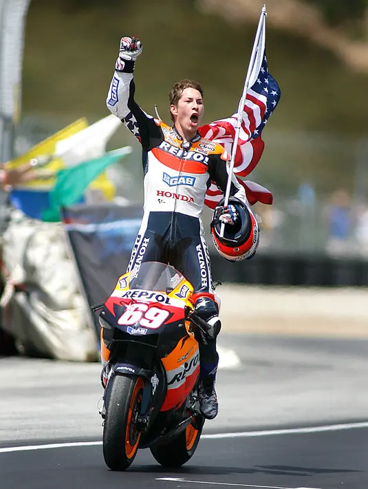 Nicky Hayden kini membalap di ajang World Superbike (WSBK) bersama Red Bull Honda World Superbike Team. Hayden berada di Italia setelah menjalani seri balapan WSBK di Autodromo Enzo e Dino Ferrari, 13-14 Mei lalu. (AP Photo/ Tony Avelar)