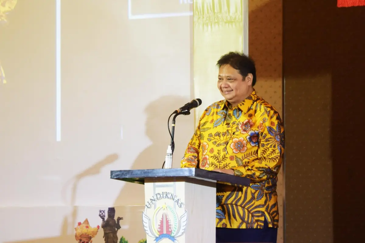 Menteri Koordinator Bidang Perekonomian Airlangga Hartarto menyampaikan Keynote Speech secara luring dalam acara Inspirational Talk: Bangkit Bersama Pasca Pandemi & Mini Expo Studentpreneur di Universitas Pendidikan Nasional, Bali, Senin (11/7/2022).