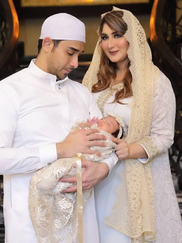 Tania Nadira dan suami