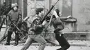 Seperti bentrokan tragis antara tentara Inggris dengan warga sipil di Londonderry, Irlandia pada 1972, misalnya. (YourIrish.com)