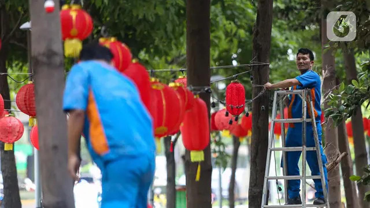 Tips Atur Investasi di Tahun Ular Kayu Imlek 2025