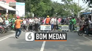 Polisi melakukan penjagaan ketat usai sebuah bom bunuh diri meledak di Mapolresta Medan, Sumatera Utara.