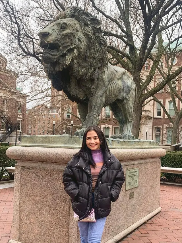 Prilly Latuconsina mengunjungi Harvard University (Foto: Instagram/@prillylatuconsina96)