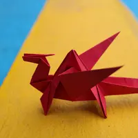 Gao Guangli mengidap lumpuh otak. Namun, keterbatasannya tak menghentikannya berkarya membuat origami menggunakan mulutnya hanya dalam 3 menit.  | ilustrasi: pexels.com/@luismedina