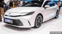 Toyota Camry facelift 2025 mejeng di pameran Kuala Lumpur International Mobility Show (KLIMS) 2024. (Paultan/ Rendy Yansah)