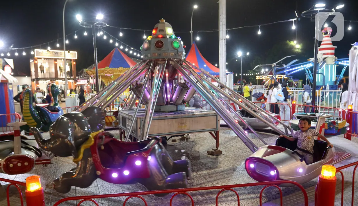 Pekan Raya Jakarta (PRJ) atau Jakarta Fair 2025 juga dimeriahkan dengan konser musik dengan bintang tamu band papan atas, mulai dari Slank, The Changcuters, hingga Sal Priadi dan masih banyak lagi. (Liputan6.com/Herman Zakharia)