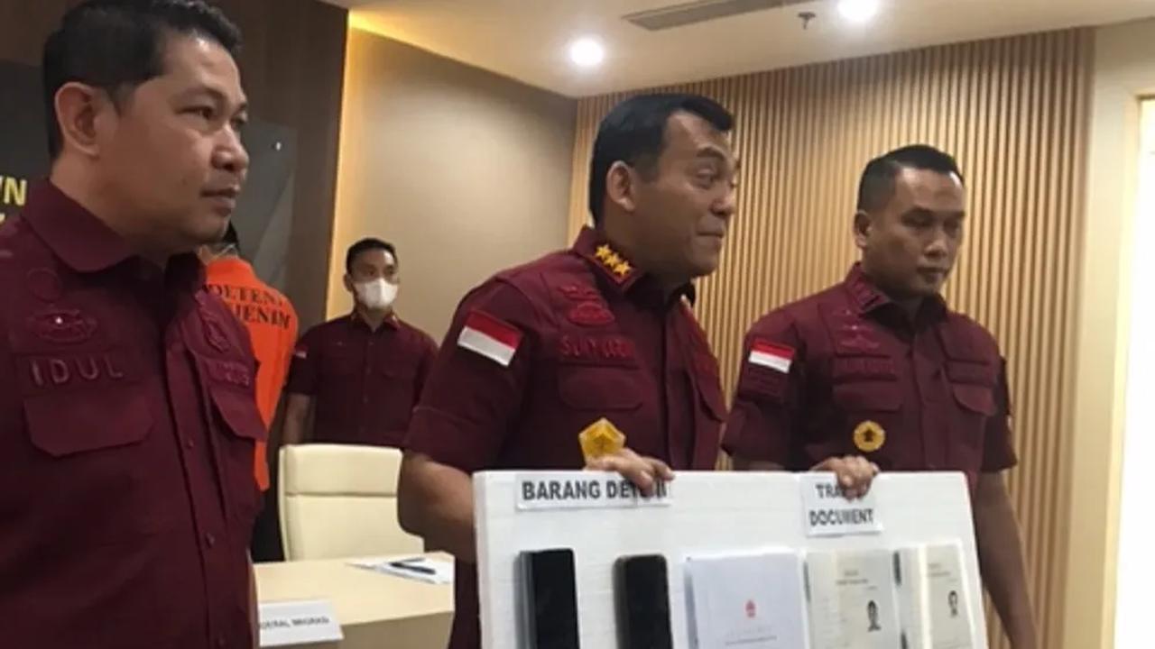 Penangkapan dilakukan tim gabungan intelijen Ditjen Imigrasi sempat terjadi perlawanan dari pelaku.<br>