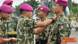 Citizen6, Surabaya: Mayor Marinir Edy Cahyanto sebelumnya Pamen Pasmar-2 (Mantan Dik Reg Seskoal XLIX 2011di Jakarta), sedangkan Letkol Marinir Bambang Wahyuono selanjutnya menjabat sebagai Wadan Denjaka. (Pengirim: Budi Abdillah)