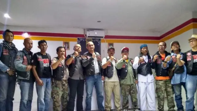 Bikers Brotherhood MC (BBMC) Indonesia menegaskan netral di ajang pilpres 2019. Klaim beberapa orang yang mengaku sebagai anggota komunitas motor gede (Moge) Brotherhood Bandung dan mendeklarasikan dukungan ke Jokowi-Ma’ruf Amin adalah bersifat per...
