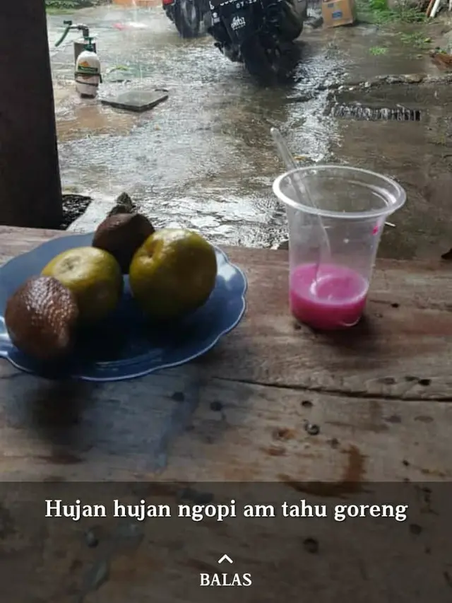 6 Status Kocak di WhatsApp saat Hujan, Bikin Gagal Sendu