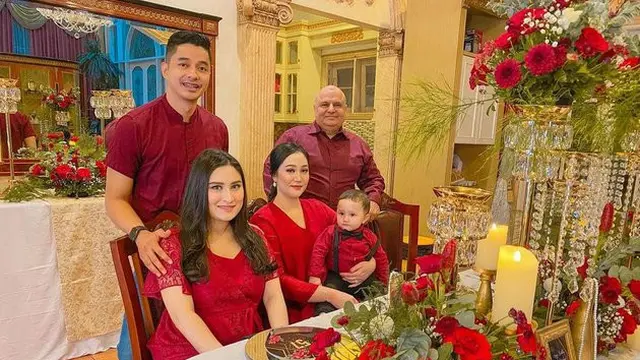 7 Potret Kebersamaan Angbeen Rishi yang Kompak dengan Ibu Tiri