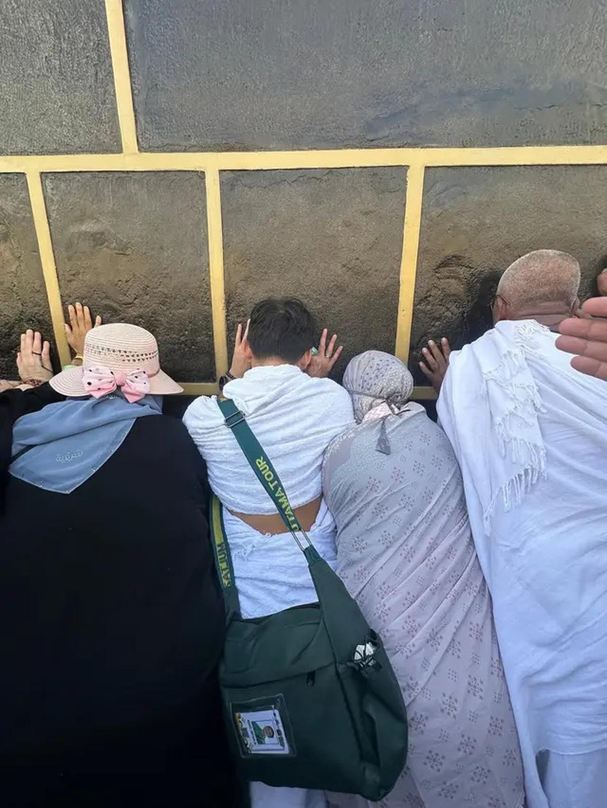 10 Potret Persiapan 'Armuzna' Tya Ariestya di Ibadah Haji 2025, Menanti Dua Tahun
