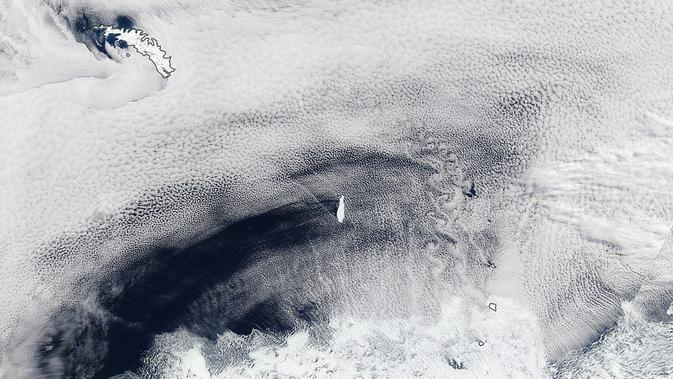 Para ilmuwan NASA mengatakan, sebongkah es yang menyeramkan sedang menuju tempat yang dikenal sebagai 'makam gunung es'. (NASA Earth Observatory Images)