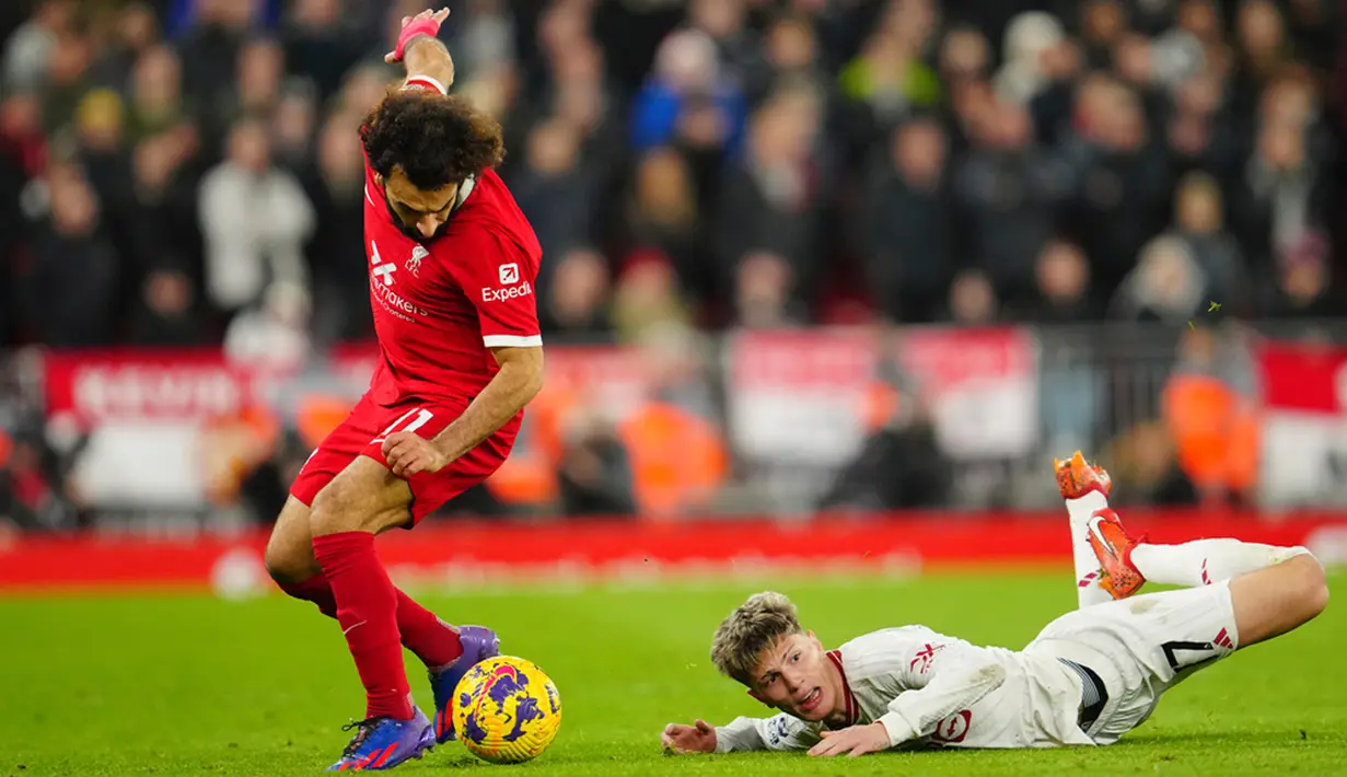 Liga Inggris pekan ke-17 berakhiri buruk bagi Liverpool. The Reds harus kehilangan puncak klasemen setelah diserobot oleh Arsenal gara-gara hanya bermain imbang dengan rival abadinya, Manchester United. (AP Photo/Jon Super)