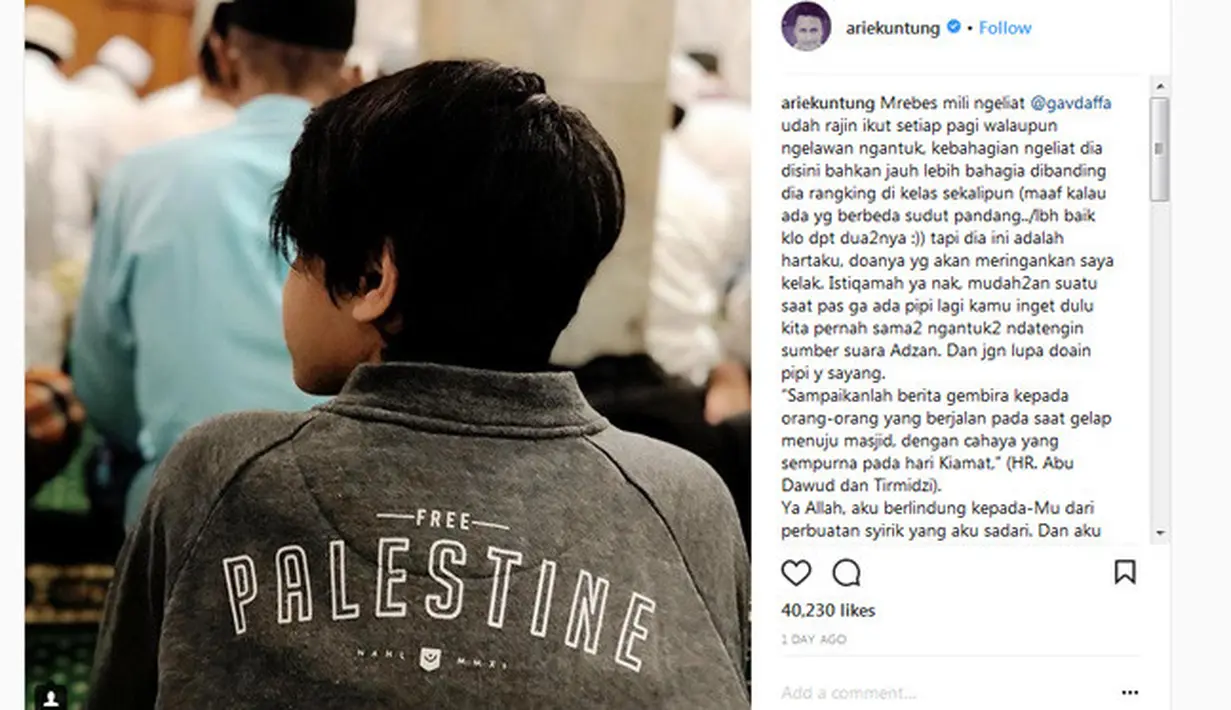 Diakui Arie, dirinya lebih bangga melihat sang anak taat beribadah ketimbang menjadi juara di kelasnya. Namun bukan bearti Arie meremehkan soal nilai akademik. Menurutnya, jika keduanya berjalan seimbangakan jauh lebih baik. (Instagram/ariekuntung)