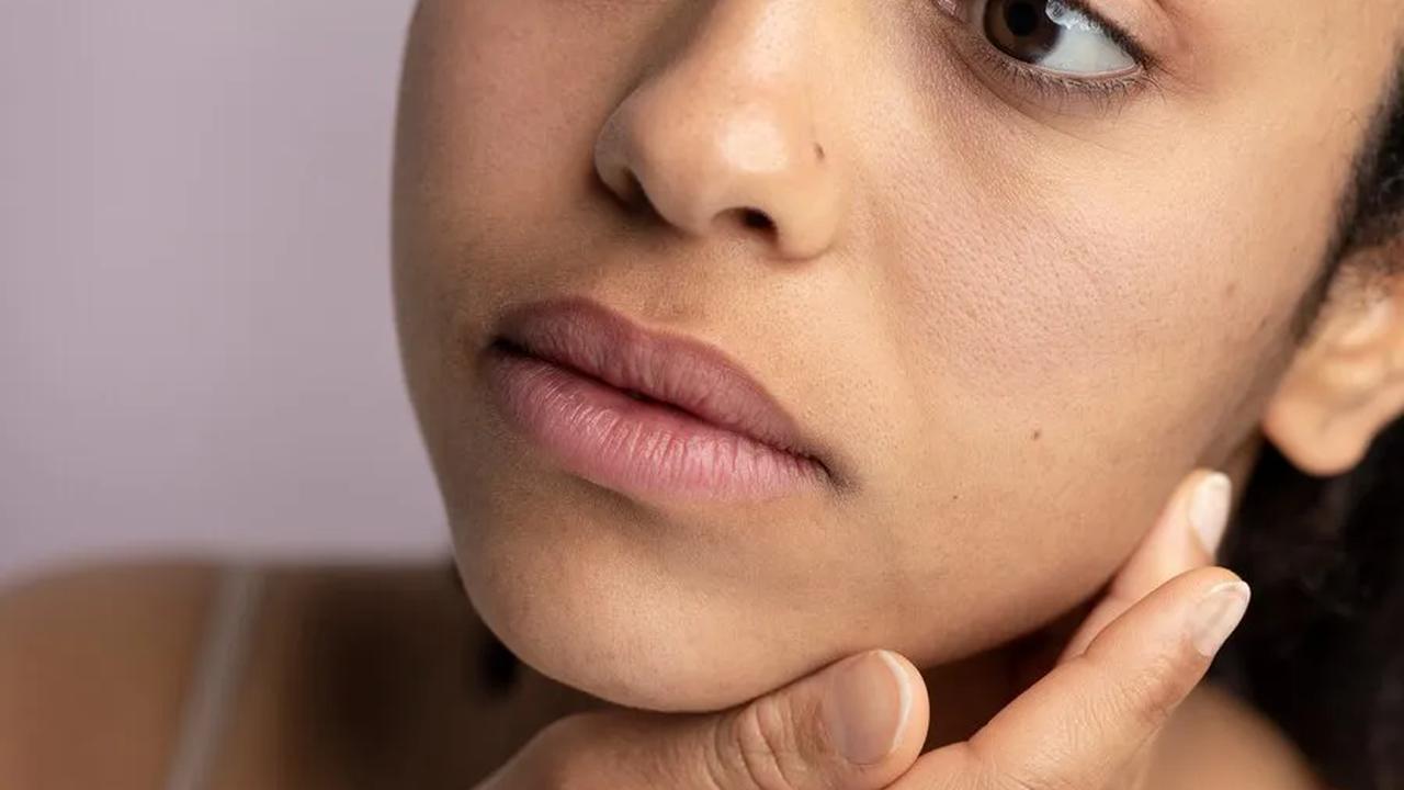 7. Lactic Acid: Menghaluskan Kulit Kasar dan Kering
