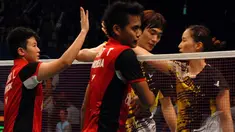 Pasangan ganda campuran  terbaik Indonesia, Tontowi Ahmad/Liliyana Natsir berhasil meraih tiket ke babak perempatfinal, Jakarta, Kamis (19/6/2014) (Liputan6.com/Miftahul Hayat).