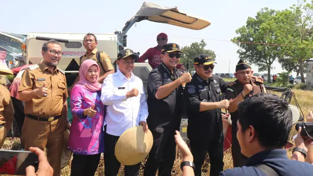 Irjen Kementan Pantau Jalannya Panen Raya di Kabupaten Cirebon