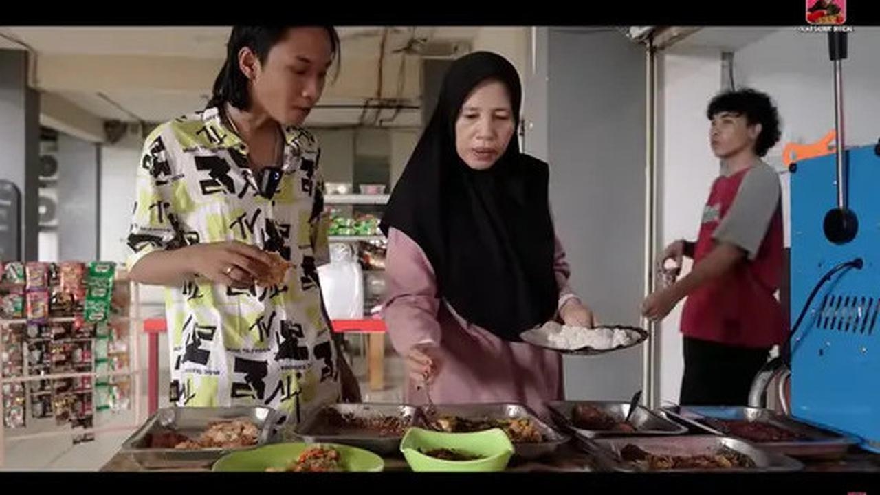 Kuliner Unik! Ini 7 Potret Warung Fajar Sadboy yang Jual Makanan Gorontalo di Jakarta