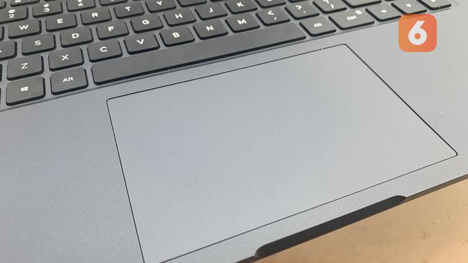 Touchpad di RedmiBook 15 responsif dan lebar saat dipakai. (Liputan6.com/ Yuslianson)
