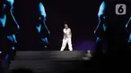 Penyanyi Melly Goeslaw tampil pada acara Synchronize Fest 2023 di Gambir Expo, Kemayoran, Jakarta, Sabtu (2/9/2023). Dalam aksi panggungnya, Melly Goeslaw membawakan lagu andalannya seperti 'Ada Apa Dengan Cinta' dan 'Ku Bahagia'. (Liputan6.com/Johan Tallo)
