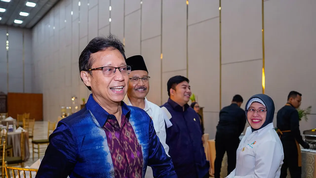Menkes Budi sempat sedikit berbicara soal pemecatan dokter Piprim Basarah Yanuarso saat Rakor Satgas Percepatan Rehabilitasi dan Rekonstruksi Pasca Bencana Sumatera di Gedung Nusantara IV DPR RI, Jakarta, Rabu (18/02/2026). (Foto Dok Kemenkes)