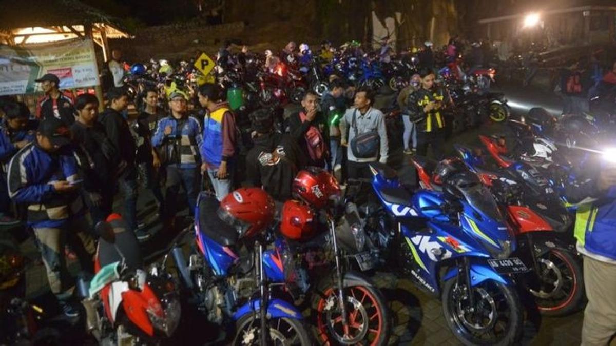 70 Klub Ramaikan Suzuki Saturday Night Ride