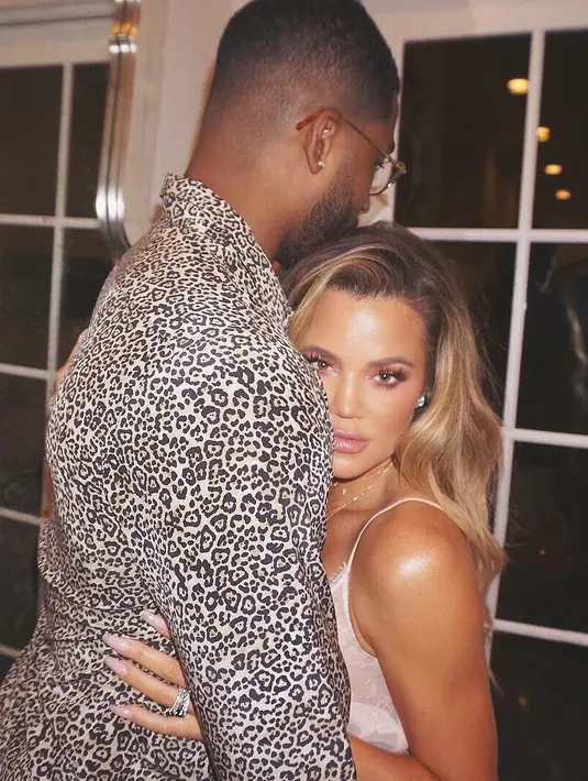 Seperti yang sudah diketahui, Tristan Thompson tertangkap berselingkuh dengan banyak wanita beberapa hari sebelum Khloe Kardashian melahirkan. (instagram/khloekardashian)