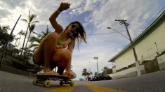 Kejuaraan yang baru pertama kali digelar ini, diikuti oleh deretan skater cantik dan seksi seperti Lacey Baker, Vanessa Torres hingga Alana Smith.
