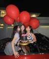 Bergaya casual, Rachel Vennya terlihat bahagia kala rayakan ulang tahun bersama kedua sahabatnya. [Foto: Instagram/ Rachel Vennya]