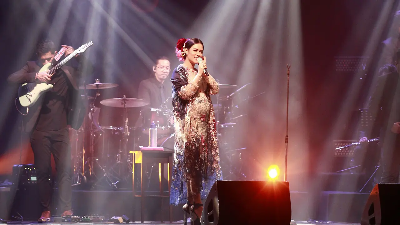 [Fimela] Raisa di Konser Fermata