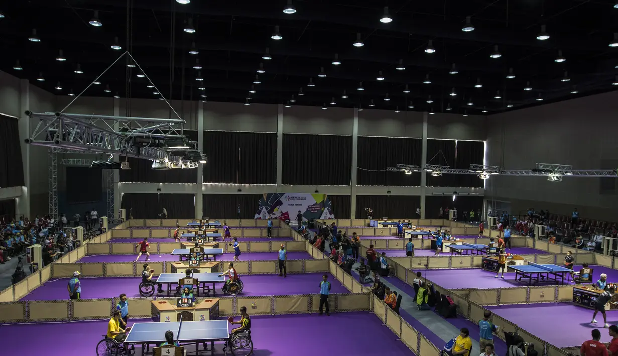 Suasana kemeriahan cabang tenis meja pada laga Asian Para Games di Ecovention Ancol, Jakarta, Sabtu (6/10/2018). (Bola.com/Vitalis Yogi Trisna)
