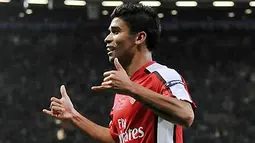 Striker Arsenal, Eduardo da Silva merayakan gol dari titik penalti di leg kedua playoff Liga Champions menghadapi Celtic di Emirates Stadium, London, 26 Agustus 2009. AFP PHOTO/Carl de Souza