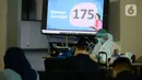 Petugas medis saat bertugas di Terminal 3 Bandara Soekarno Hatta, Tangerang, Banten, Rabu (29/7/2020). Tarif rapid test di Bandara Soekarno-Hatta tarif sesuai Surat Edaran Ditjen Pelayanan Kesehatan Kemenkes tentang batasan tarif Rp 150.000. (merdeka.com/Dwi Narwoko)