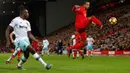  Aksi Joel Matip (kanan) saat Liverpool menjamu West Ham United. (Action Images via Reuters / Lee Smith)