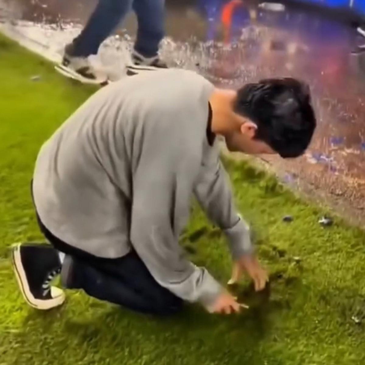 Bobotoh Cabut Rumput dan Gunting Jala Gawang GBLA