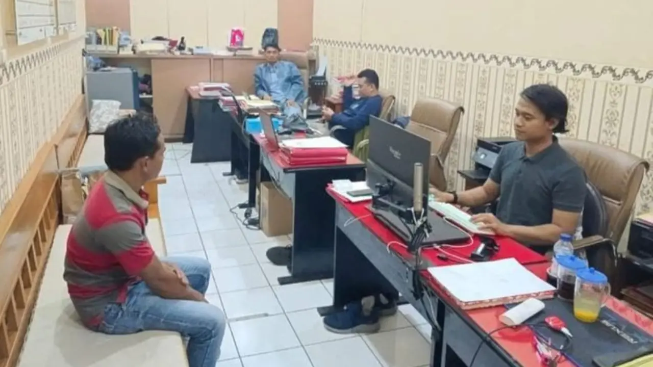 Pelaku penghinaan Nabi Muhammad diamankan di Polres Tuban. (Istimewa)