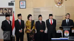 Suasana serah terima jabatan pimpinan KPK di Gedung KPK, Jakarta, Senin (21/12/2015). Agus Rahardjo dkk akan mengantikan Ruki dkk dalam memimpin KPK periode 2015-2019. (Liputan6.com/Helmi Afandi)