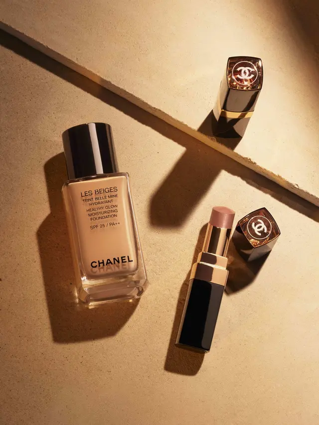 Rayakan Pancaran Cahaya Golden Hour Sepanjang Hari Lewat Koleksi LES BEIGES CHANEL Summer 2025