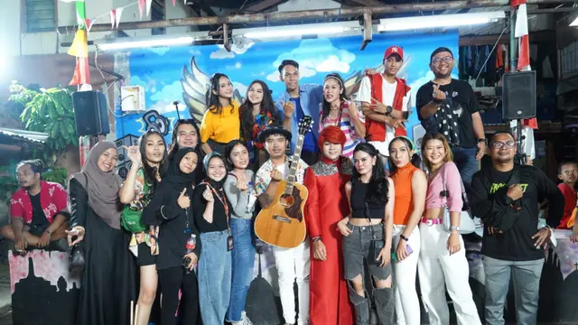 Dodit Mulyanto merilis sebuah lagu berjudul Sehidup Semati Sama Kamu