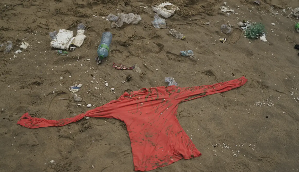 Meskipun ini adalah pertama kalinya jenazah terdampar di lingkungan itu, kematian migran di laut menjadi lebih umum di Senegal, katanya. (AP Photo/Leo Correa)
